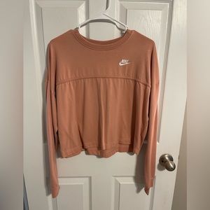 Long sleeve cropped women’s Nike shirt